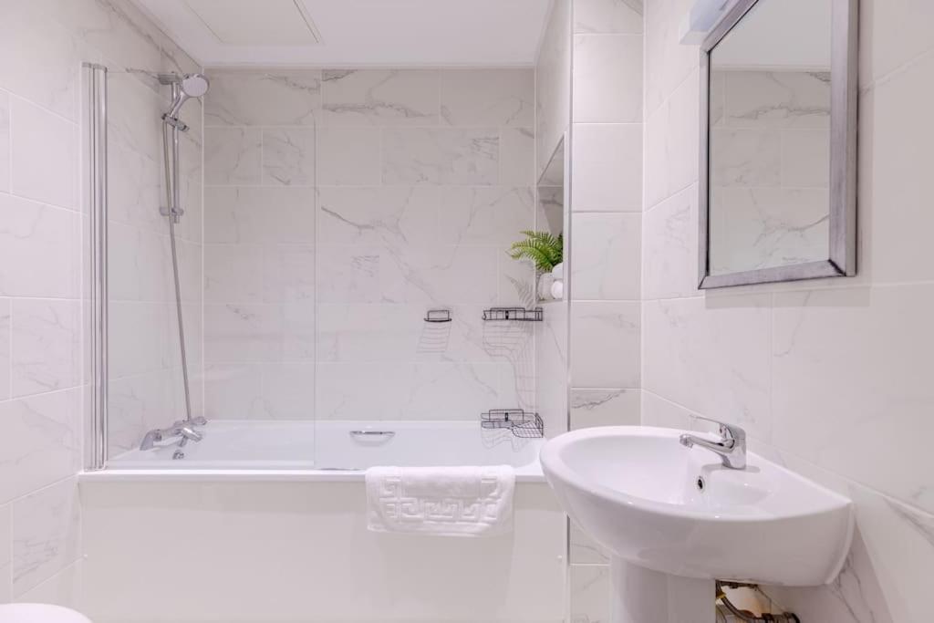 Vertigo Boutique Sleeps 4 London Kingston upon Thames  Kültér fotó